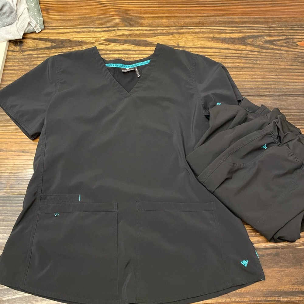 Med Couture scrub set
